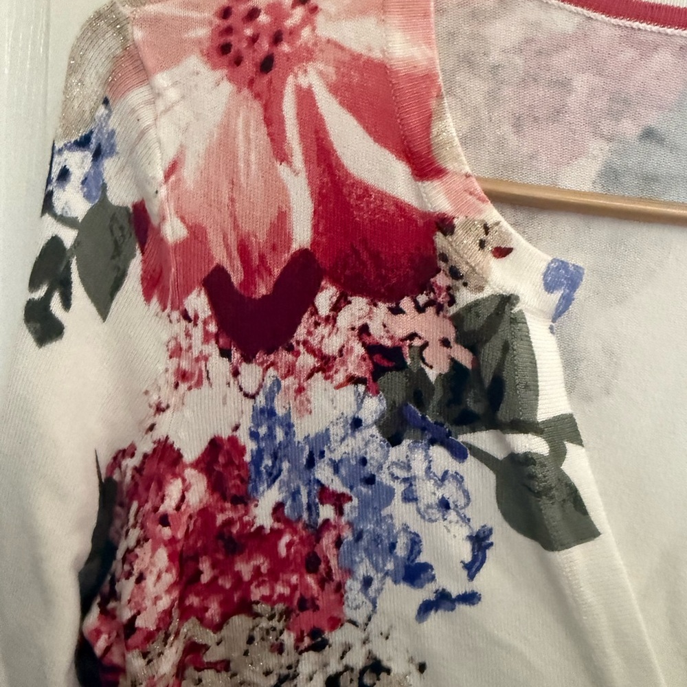 White House Black Market Floral Cardigan in Red and Blue - Picture 4 of 6